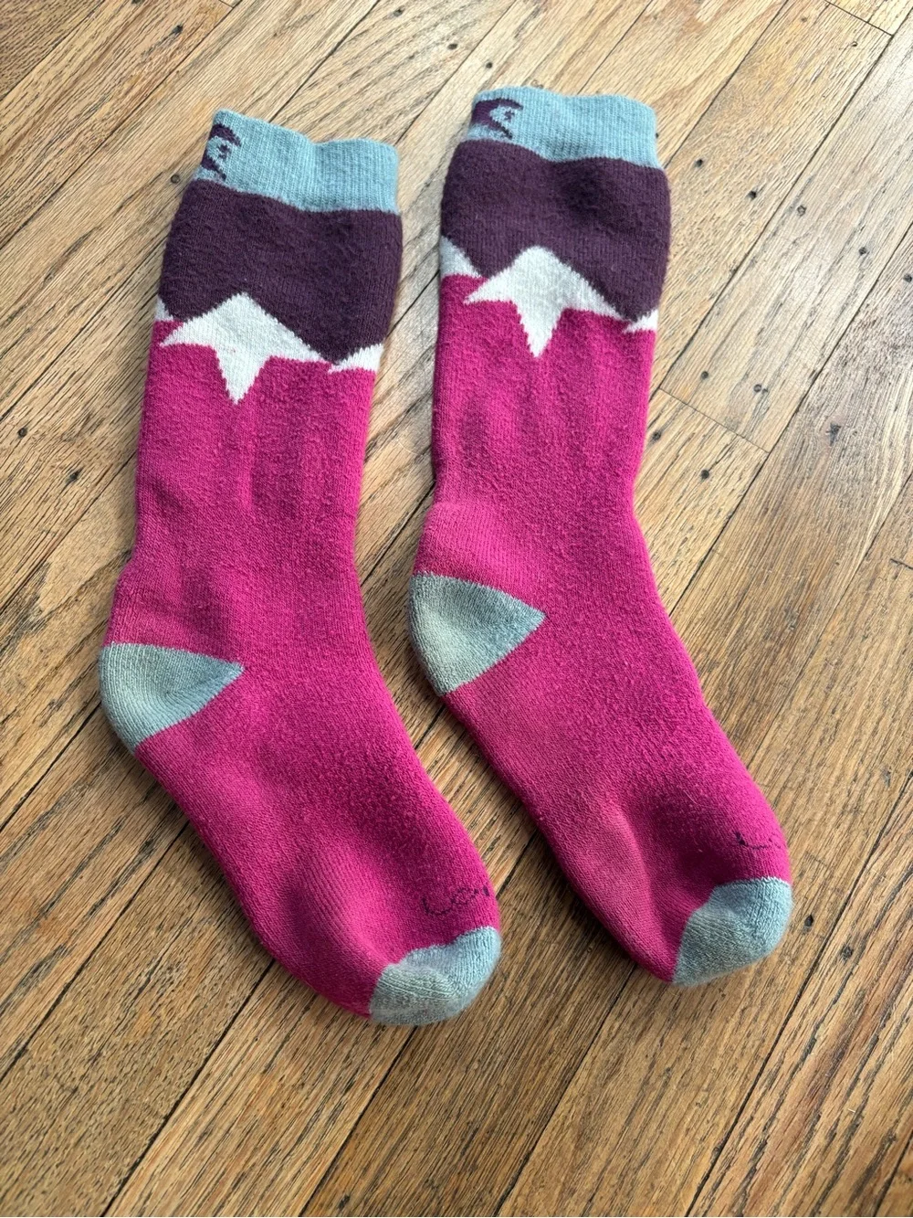 Kids Fuchsia Star Pattern Crew Socks with Gray Accents